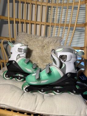 Adjustable Inline Roller Skates Youth Size 6-9 Green White Black